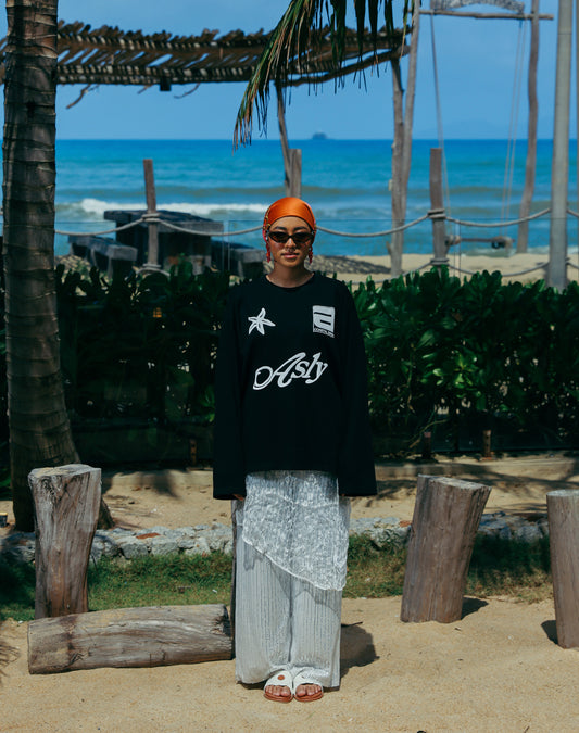 Asly Resort Coastal Noir in Long Sleeve
