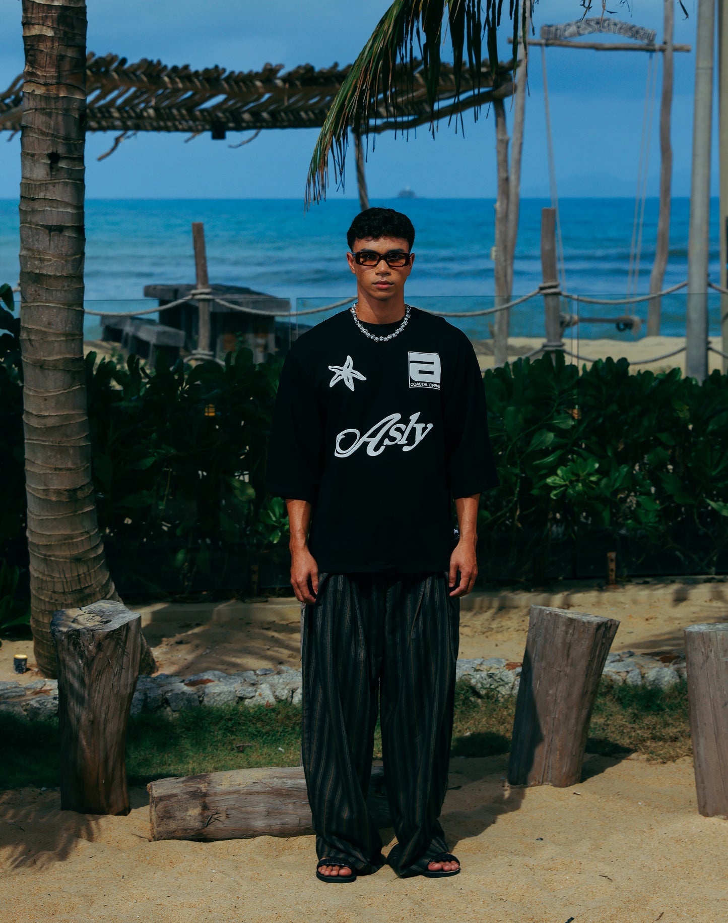 Asly Resort Coastal Noir in Short Sleeve
