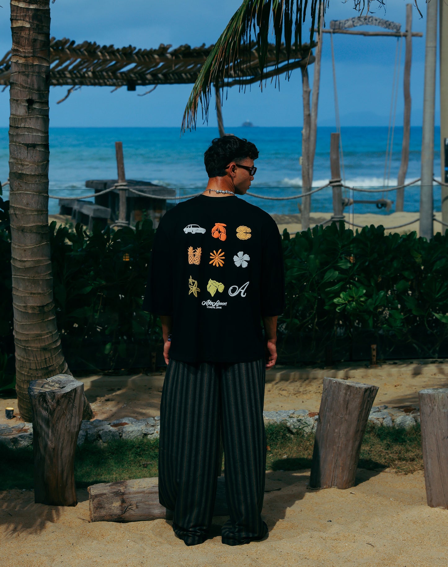Asly Resort Coastal Noir in Short Sleeve